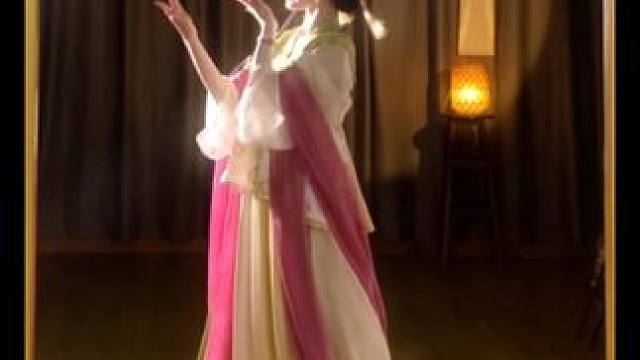 “清早起来什么镜子照～” #古典舞 #浅跳一下 #国风古韵 #汉服