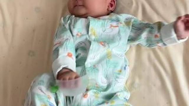 陪娃时光#小婴儿的日常 #人类幼崽 #记录宝宝 #自己玩的不亦乐乎 #萌到爆炸了