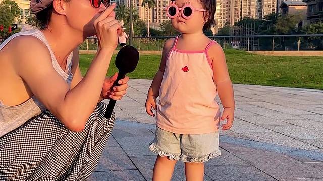 很厉害的采访，人类幼崽反应相当炸裂~