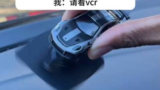 我转弯它漂移，太适合当车载摆件了~ #玩个很新的东西 #车载摆件