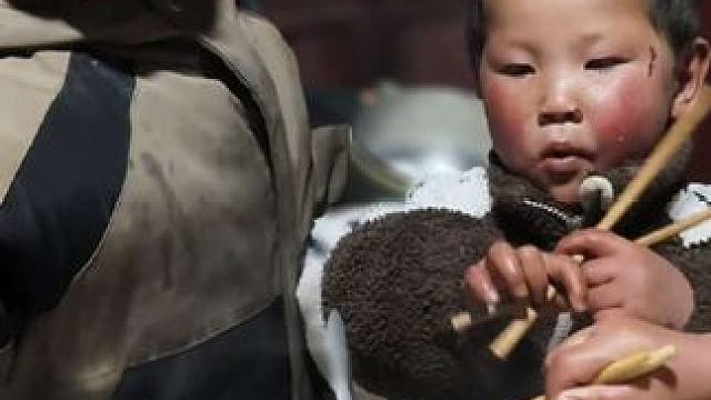 双双很喜欢吃萝卜干。 #内容启发搜索