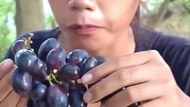 美味的烹饪小鸭蛋汤的食物和在森林里吃 #野外生活纪录片 #野外建造视频 #荒野美食 #野外生存 #土