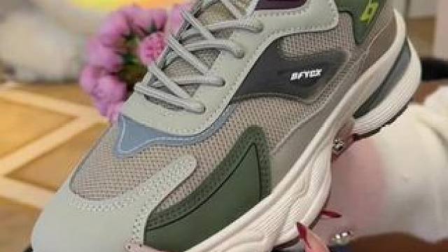 以后谁再给老公买杂牌鞋穿我笑话谁 37.9还是啄木鸟大品牌的 这个配色和这鞋型吊打外边百八十的#百搭