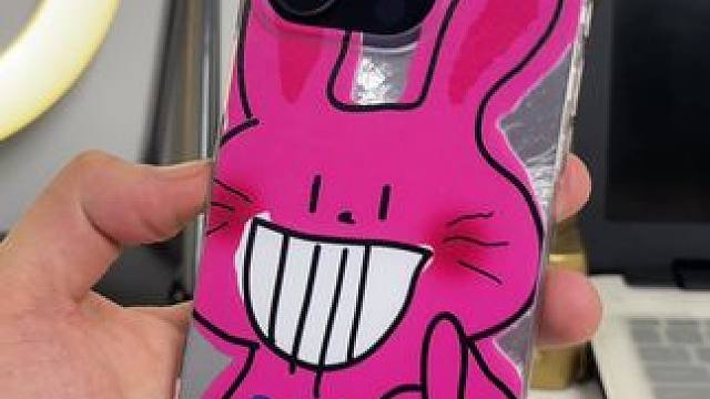 银色羽纱搭配卡通粉兔子真的太可爱啦，牙齿很搞怪的 #苹果手机壳 #仙女必备 #个性手机壳