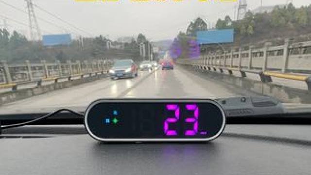 不要流量，无需插卡，车上有USB即可插电使用，车速，语音播报，真的太方便了。