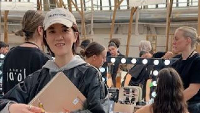 超模们定制款的超模饮，这次我们也跟着沾光，拿到了和超模同款的产品#巴黎时装周