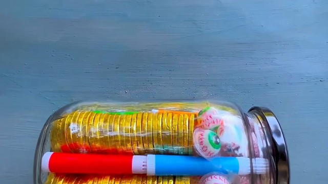 楼梯滚瓶子爆破解压时刻