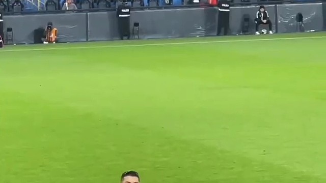 别说他强不强，起码他上场，就拿出无比端正的态度