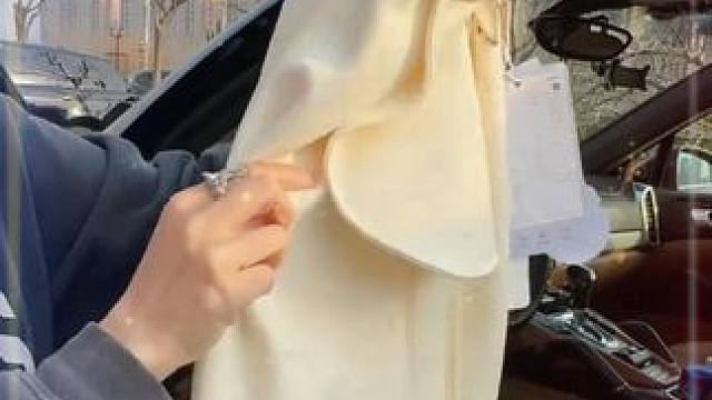 做工用料非常棒 版型拿捏很到位 喜欢的姐妹闭眼冲#穿搭  #百搭神裤  #女裤  #简约穿搭  #春