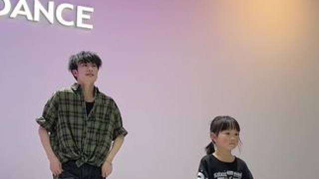 今天是舅舅带娃上课的一天✌️#cc编舞 #hiphop基础 #棉花糖