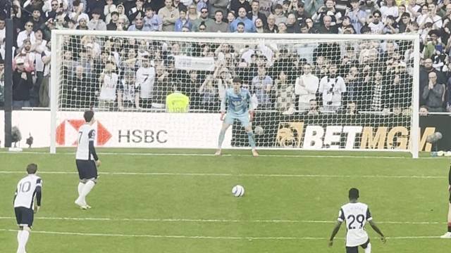 球迷视角欣赏下孙兴慜的点球，打中路戏耍门将