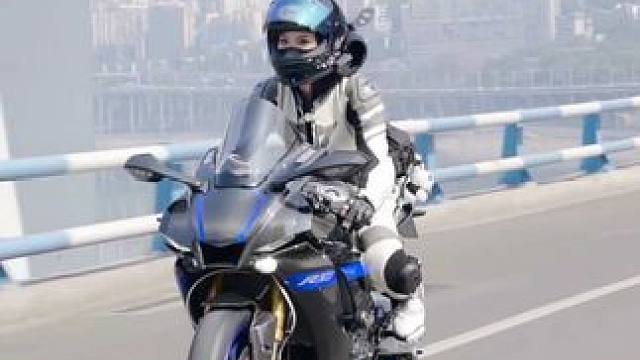 想要一张你在城市中骑行的照片#机车 #保持热爱奔赴山海