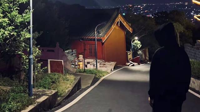 等我有钱了 你就不用陪我吃苦了 你自己吃去吧