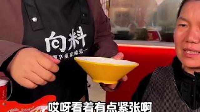 胖妹妈妈来挑战火锅米线，这哪是母女分明是姐妹！#妈呀太香了 #就问你们馋不馋就完了