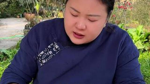 重庆人也不是一天三顿都吃面条，用小面调料炒个菜打个蘸水也香得很嘛！#美食 #调料 #重庆小面