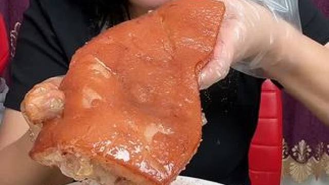 大口吃肉的感觉真好~
