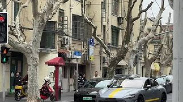 武康路偶遇上海首台#小米苏7ultra 上路#竟然还有声浪