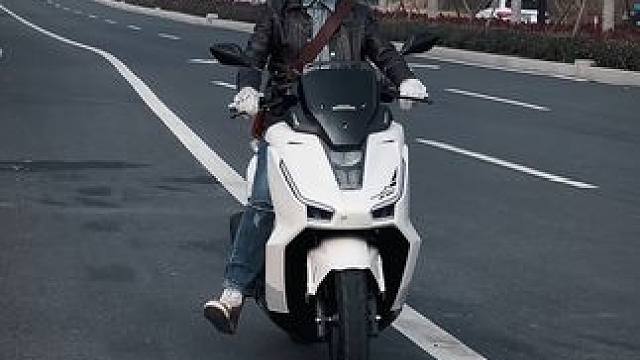 兄弟们，我骑这个车帅吗？ 明天骑这个试驾车去四处逛逛，有问题可以问我哈#nwg150 #摩托车