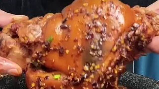 大口吃肉的感觉真好~