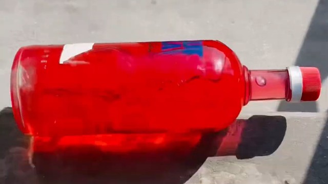 楼梯滚瓶子爆破解压时刻