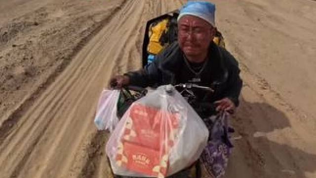 骑行新疆，在戈壁滩误入沙漠之中车轮被陷，这下完犊子了 #带着影石去骑行 #骑行vlog #X4全景相