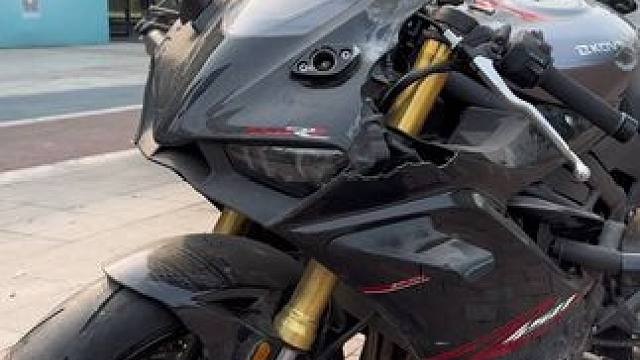 #十玛鲲鹏手机支架 #450rr专用保险杠  兄弟们 虽然说保险杠能保护你的车  但是不能保护你的人