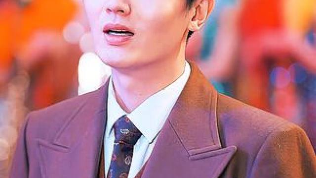 大学生意外穿越到民国...