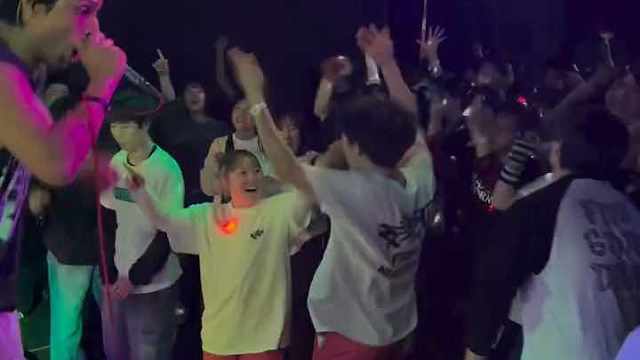 日本地下小型演唱会の氛围