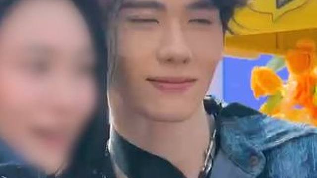 #常州恐龙园开始用美男计了  小哥哥们往那一站就把本喵哄好了！#帅哥 #颜值  #被常州恐龙园NPC