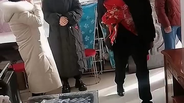 结婚新郎也不理发[捂脸]