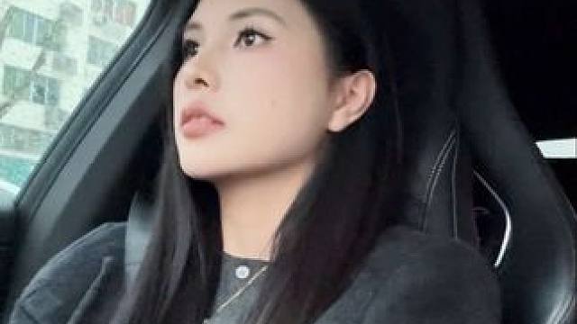 下班后在雨天开车听歌 这一刻的含金量谁懂呀~