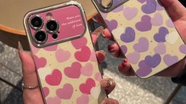 你们觉得粉色好看还是紫色好看呢？高级感很强烈的爱心手机壳～ #仙女必备 #怎么这么好看 #手机壳 #