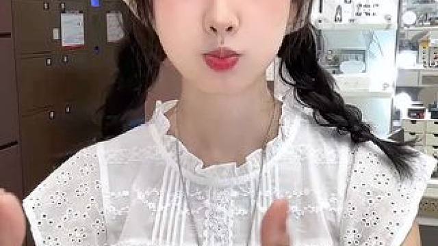 今天有点不一样#手势舞 #佛系少女 #甜甜的手势舞