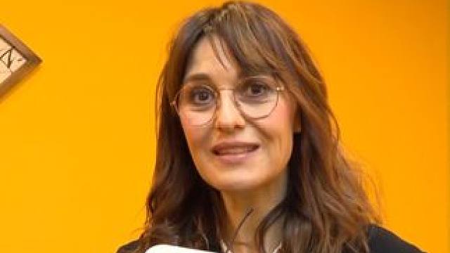 意大利女导演#宝拉柯特莱西  自编自导自演的电影《还有明天》截至目前已在豆瓣获得9.4的高分！这部充