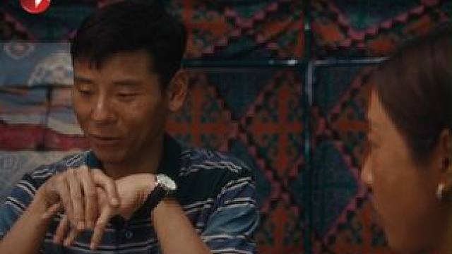 爱情的力量来啦~张凤侠带高晓亮回家！面对前同事李文秀，高晓亮不敢吃饭不敢坐。#马伊琍  #蒋奇明  