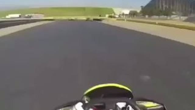 超车的方式往往就是这么朴素#卡丁车 #赛车 #第一视角 #赛道 #搞笑