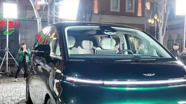 很英伦范儿的MPV 30万元的MPV又多一对手，吉利银河翼真L380陆地空客。#新能源汽 #吉利银河