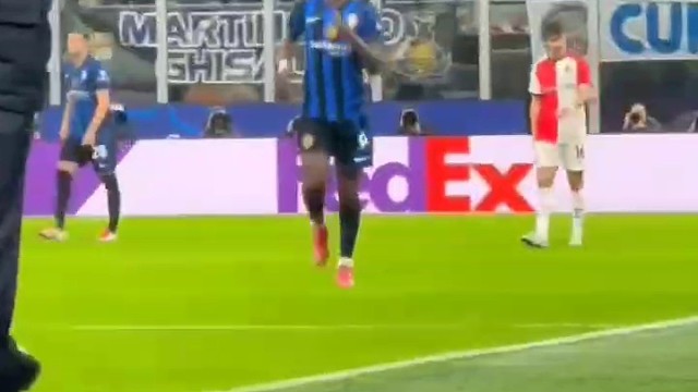 兄弟情！图拉姆进球后跑向替补席拥抱劳塔罗