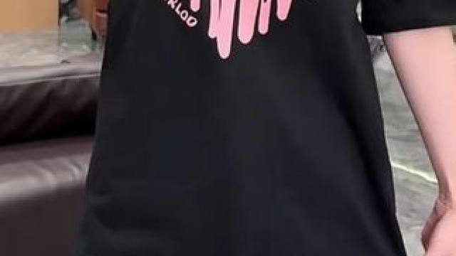 版型正，上身遮肉又显瘦，而且百搭时尚还不挑人#面料柔软舒适 #短袖t恤 #春季新款 #洋气减龄#谁穿