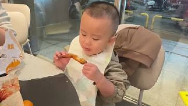 #萌宝小吃货 #馋嘴宝宝 #妈呀太香了 #记录宝宝