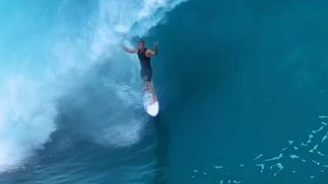 在地球上最顶级的海岛——大溪地冲浪，真的爽到爆！ #冲浪 #极限运动 #专业动作请勿模仿