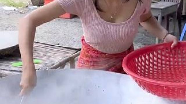 东南亚美女厨师‍教你做美食 #我的农村生活 #舌尖上的美食 #农村美食记录生活 #内容启发搜索 #萤