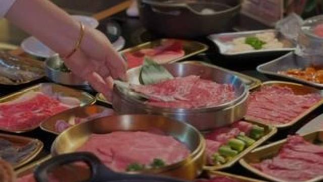 新店新模式 我们来看看骨之味集团旗下新品牌，高端食材自选小火锅，到底有多香！#报复性消费  #和⽜⼩