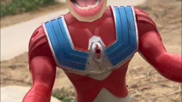 奥特曼怎么晕倒了路上捡到的东西不能吃#奥特曼玩具 #儿童奥特曼玩具 #儿童玩具