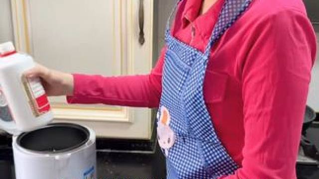 家里停水女友拿酒蒸饭做菜，还说我的酒不喝就过期了，直接给我整佩服了！