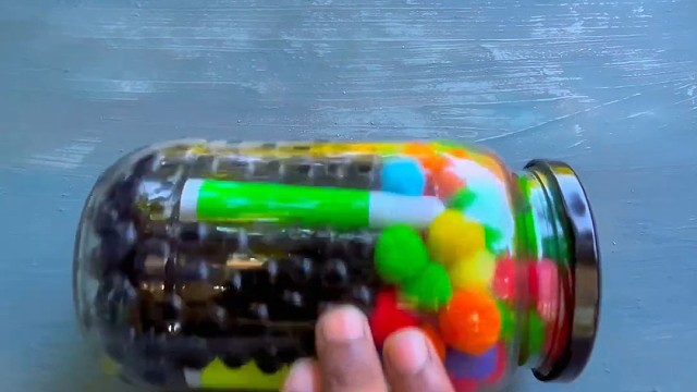 楼梯滚瓶子爆破解压时刻