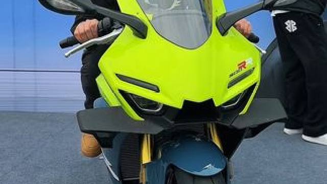 带你体验张雪机车发布会#机车 #张雪机车 #张雪500rr