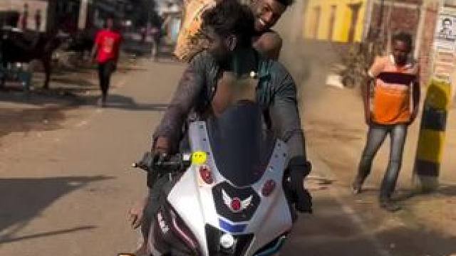 这是要挨打的节奏#印度阿三 #机车