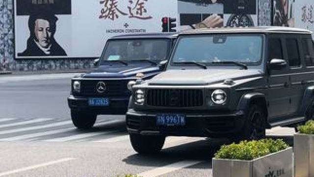 杭州万象城汽车街拍：奔驰g63与g500同框#奔驰g63 #奔驰g500 #dou是好车