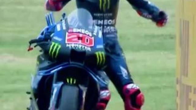 “小夸：气死我了能不能来个人推下车”#motogp #夸塔拉罗 #雅马哈 #摩托车比赛 #车手